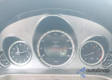 2011 Mercedes-Benz E 350 4Matic z USA, uszkodzony, nr VIN WDDHF8HB5BA467794